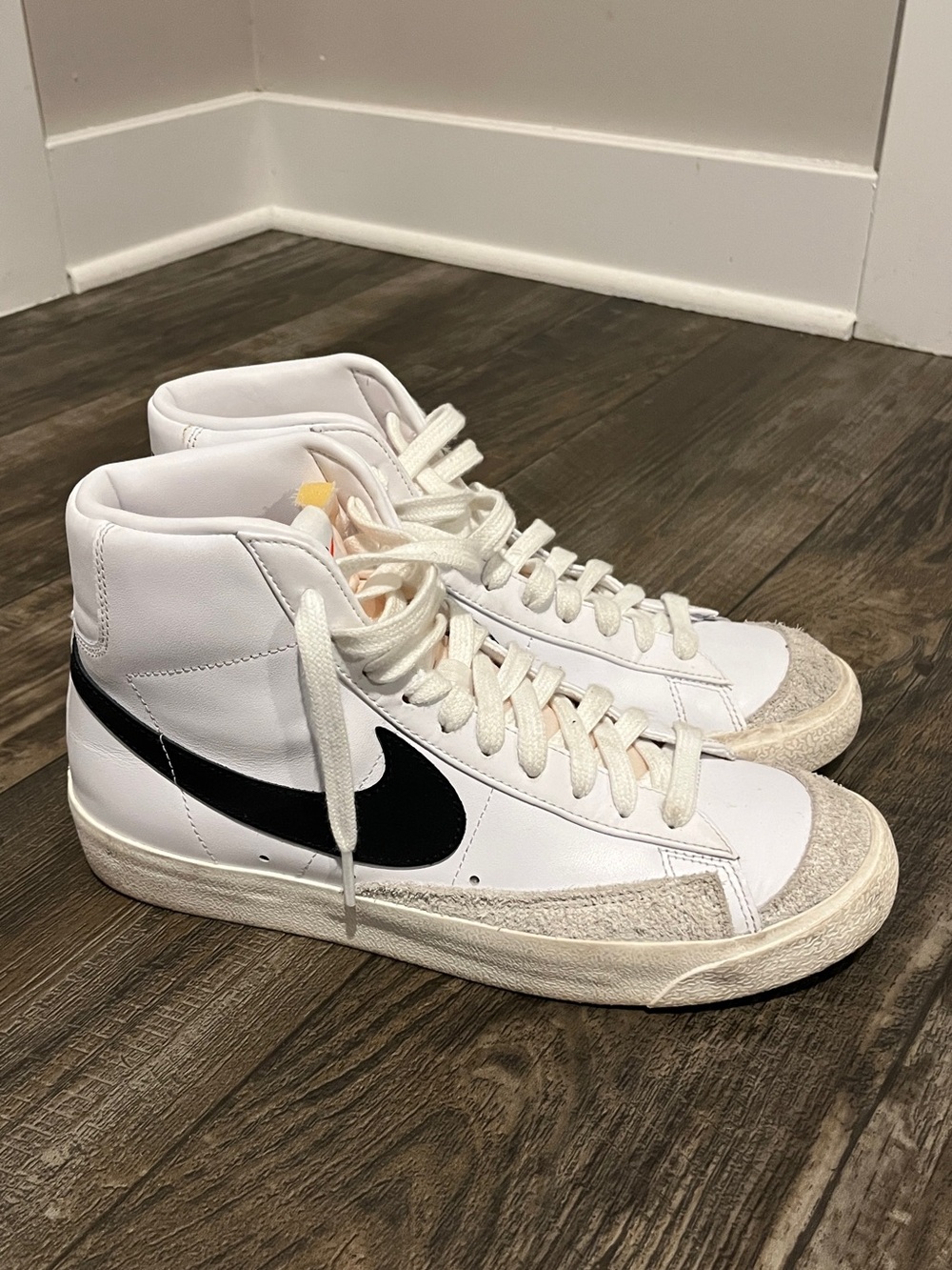 Nike Blazer Mid ’77 Vintage in white/black.
